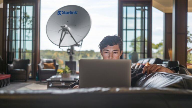 Starlink for RV Canada: Complete Guide & US Cross-Border Tips
